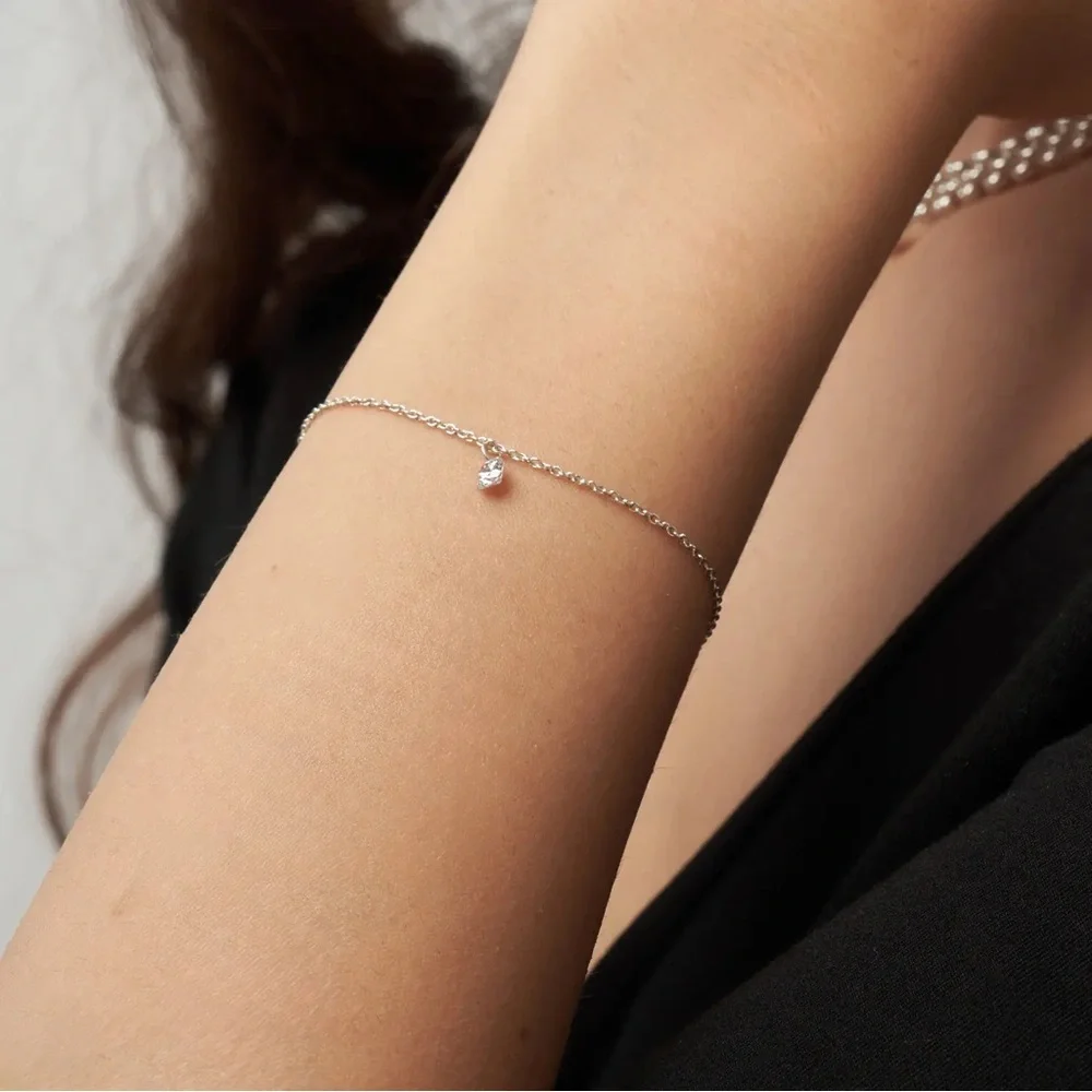 NWOT Floating Bracelet